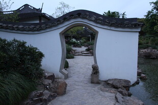 中式园林拱门景观