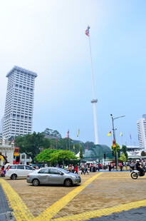 城市街头热闹景象