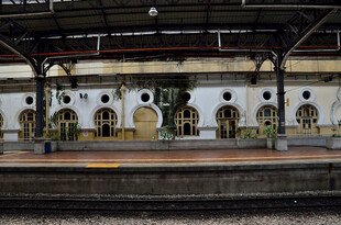 复古风格的火车站站台