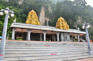 马来西亚黑风洞壮丽庙宇景观