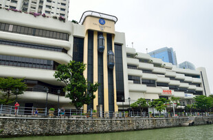 河畔现代建筑景观