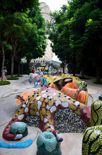 马来西亚街头多彩艺术雕塑景观