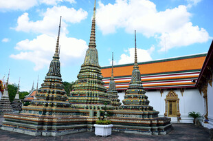 马来西亚泰国寺庙尖塔建筑景观