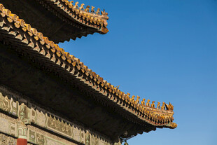中式古建筑屋檐一角
