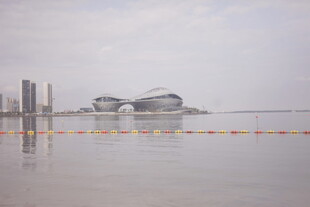 湛江湖畔现代建筑景观