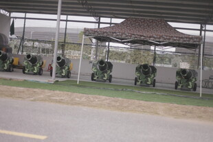 湛江户外遮阳棚下的机械设备