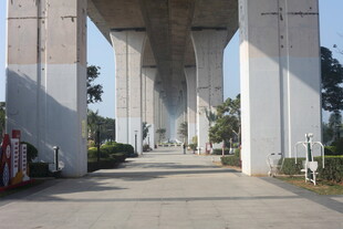 湛江桥下道路景观