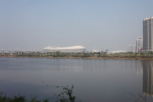 湛江湖畔城市风光