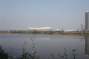 湛江湖畔城市风光