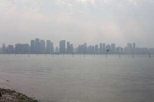 湛江城市江畔风光