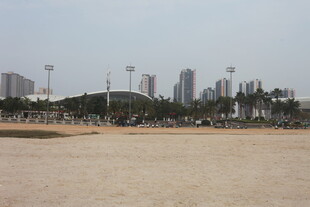 湛江城市边缘的开阔空旷场地