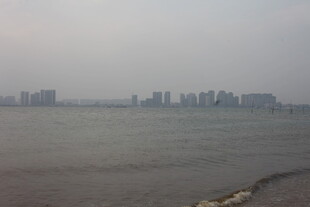 湛江雾中城市滨水景观