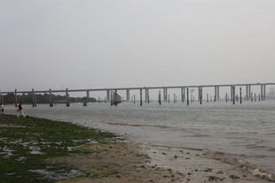 湛江海边长桥 朦胧海滨景致