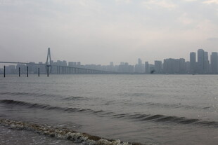 湛江海滨城市远景风景