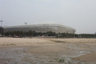 湛江海边的大型体育场