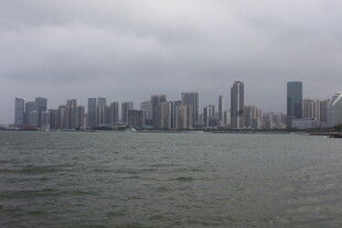 海滨城市天际线景观
