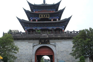 中式古建筑城楼风采