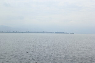 广阔海面与远方天际线