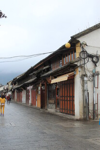 古街雨后景象