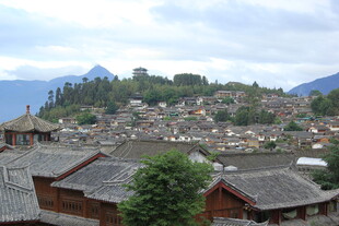 古朴村落 远山相伴