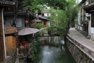 江南水乡小巷流水景致