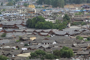 俯瞰古朴传统民居村落