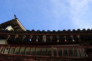 中式古建筑屋顶一角