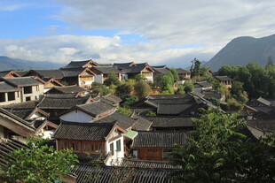 古村落全景 青山环绕民居
