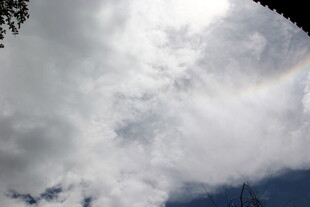 天空中的美丽彩虹