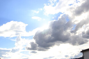 蓝天白云下的梦幻天空