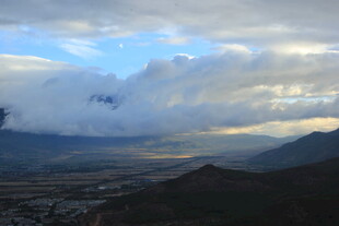 山间云海壮丽风光