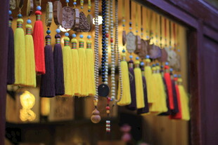 传统祈福牌挂饰展示