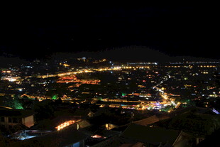 城市璀璨夜景俯瞰图