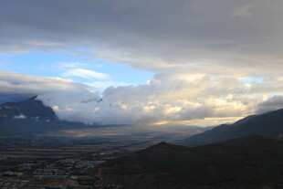 壮丽山间云海景观
