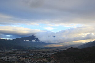 山间云海壮丽景观
