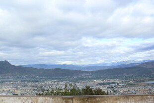 山城远景 云雾缭绕之景