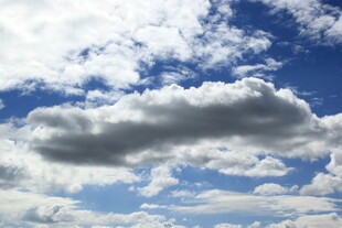 蓝天白云美景图