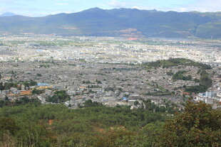 俯瞰山城全景风光