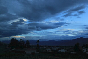 黄昏时分的壮丽天空景观