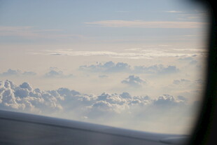 机窗外的云海美景