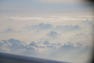 机窗外的云海美景