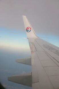 飞机机翼视角的高空美景