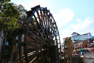 古老木质水车景观