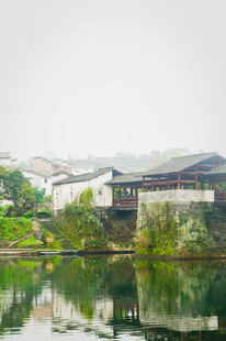 江南水乡古桥倒影美景