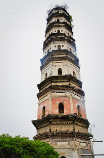 古老多层宝塔建筑景观