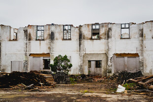 废弃破旧楼房场景