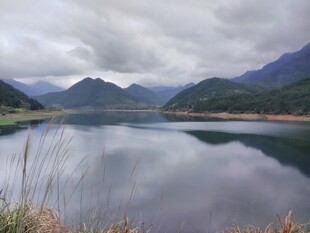 婺源宁静山水湖景风光如画