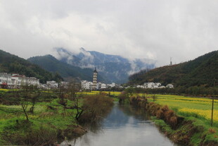 婺源山间河畔田园风光美景