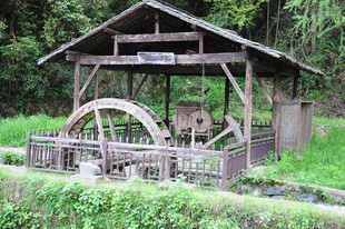 婺源古朴水车亭 田园好风光