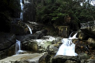 婺源山间瀑布溪流自然美景